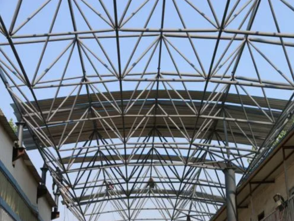东阳网架加工厂家必须注意的细节问题